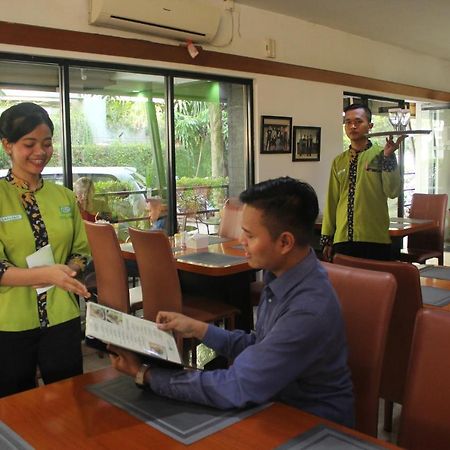 Hotel Grand Karawang Indah Eksteriør billede