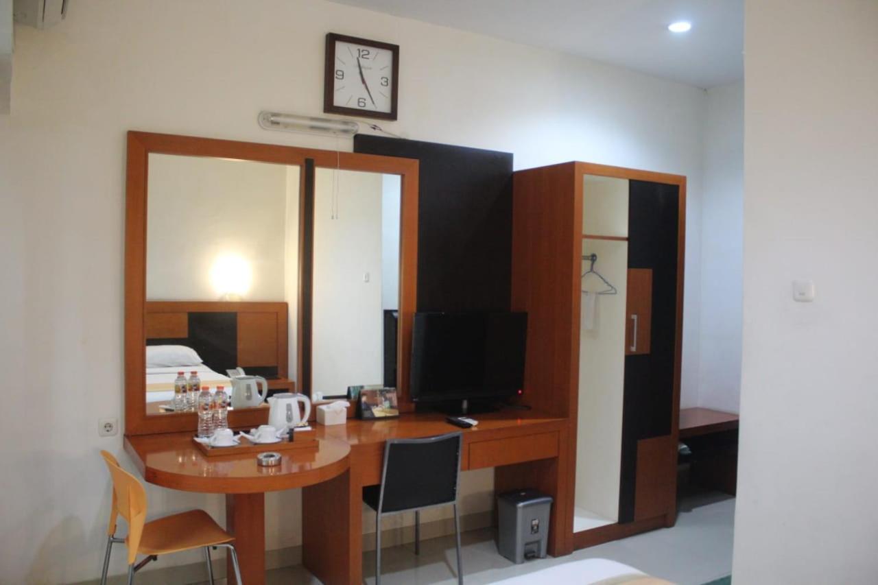 Hotel Grand Karawang Indah Eksteriør billede