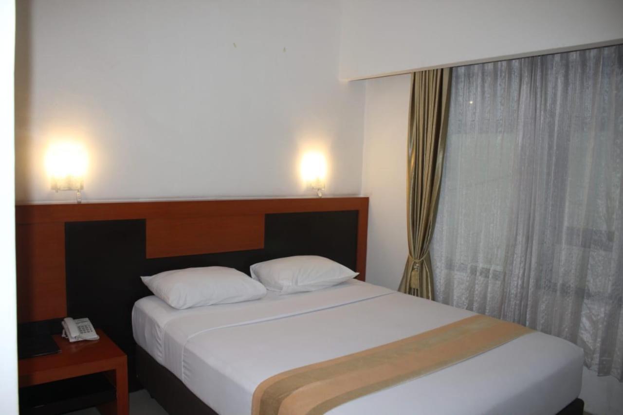 Hotel Grand Karawang Indah Eksteriør billede