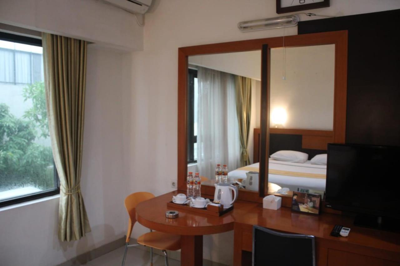 Hotel Grand Karawang Indah Eksteriør billede