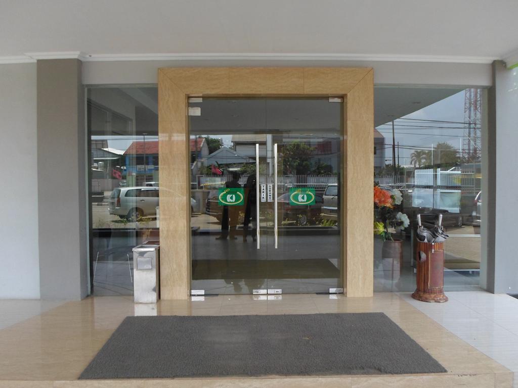 Hotel Grand Karawang Indah Eksteriør billede