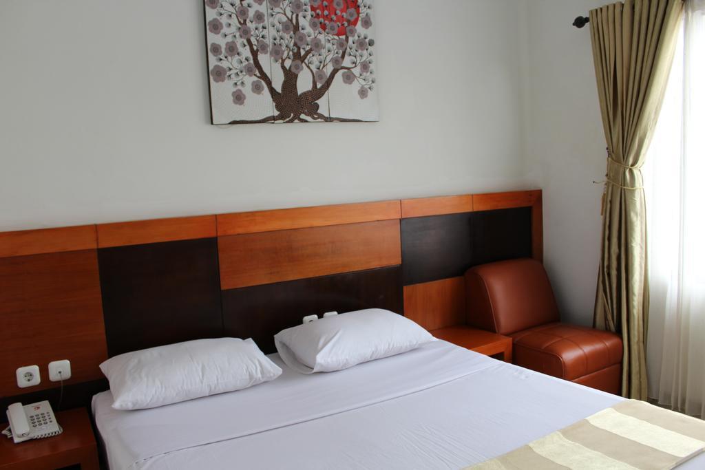 Hotel Grand Karawang Indah Eksteriør billede