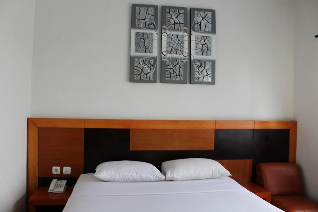 Hotel Grand Karawang Indah Eksteriør billede