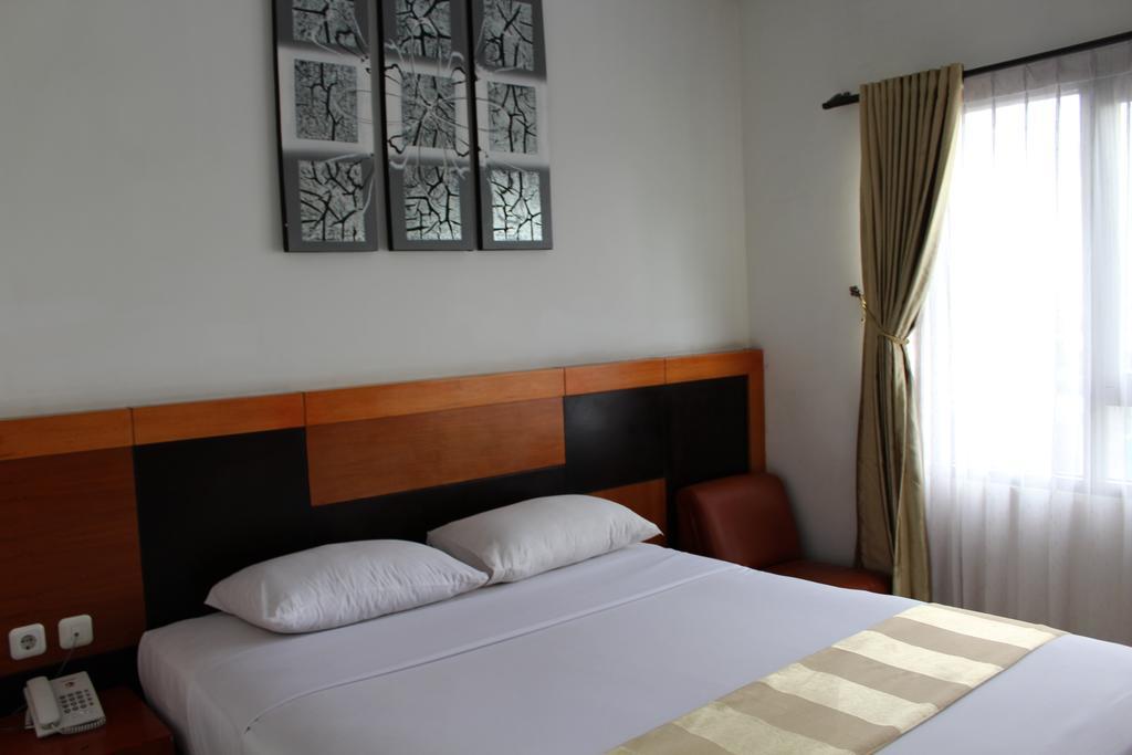 Hotel Grand Karawang Indah Eksteriør billede