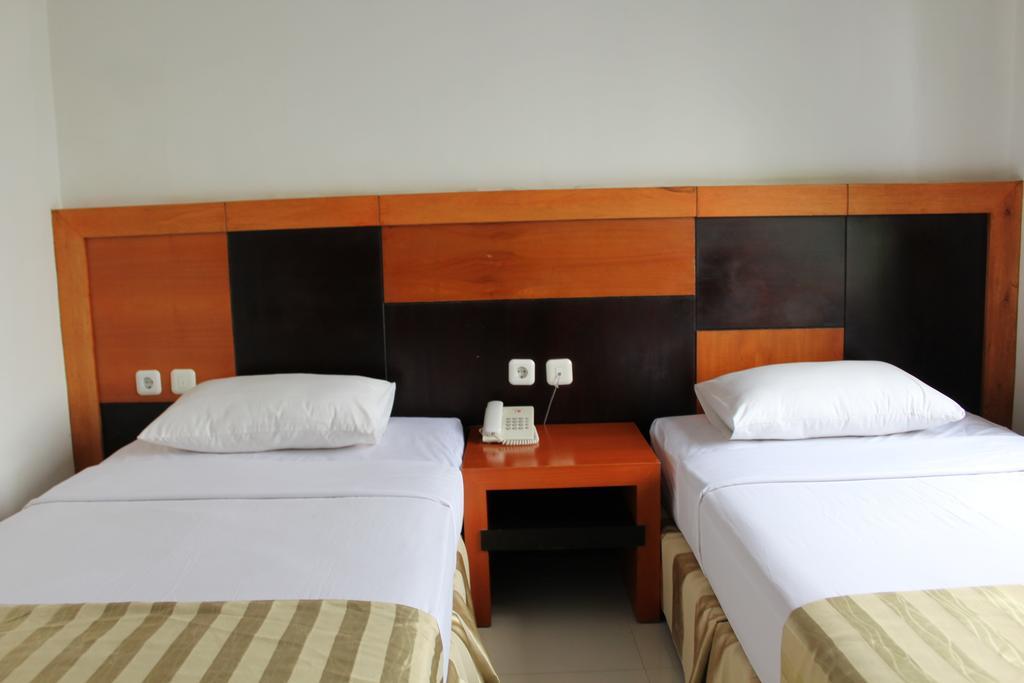 Hotel Grand Karawang Indah Eksteriør billede