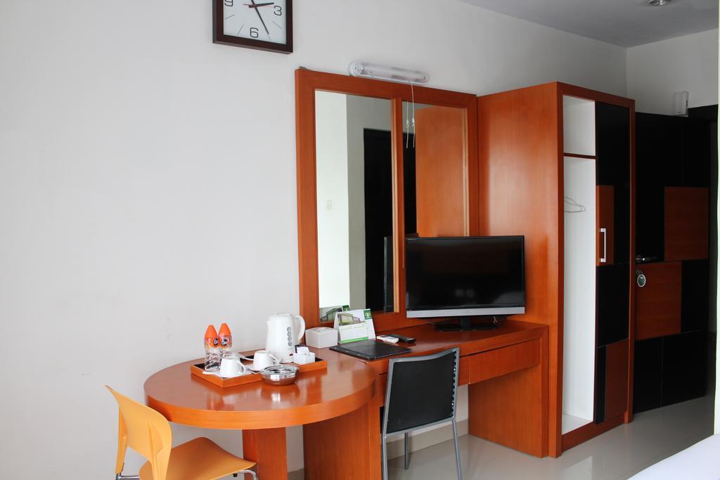 Hotel Grand Karawang Indah Eksteriør billede