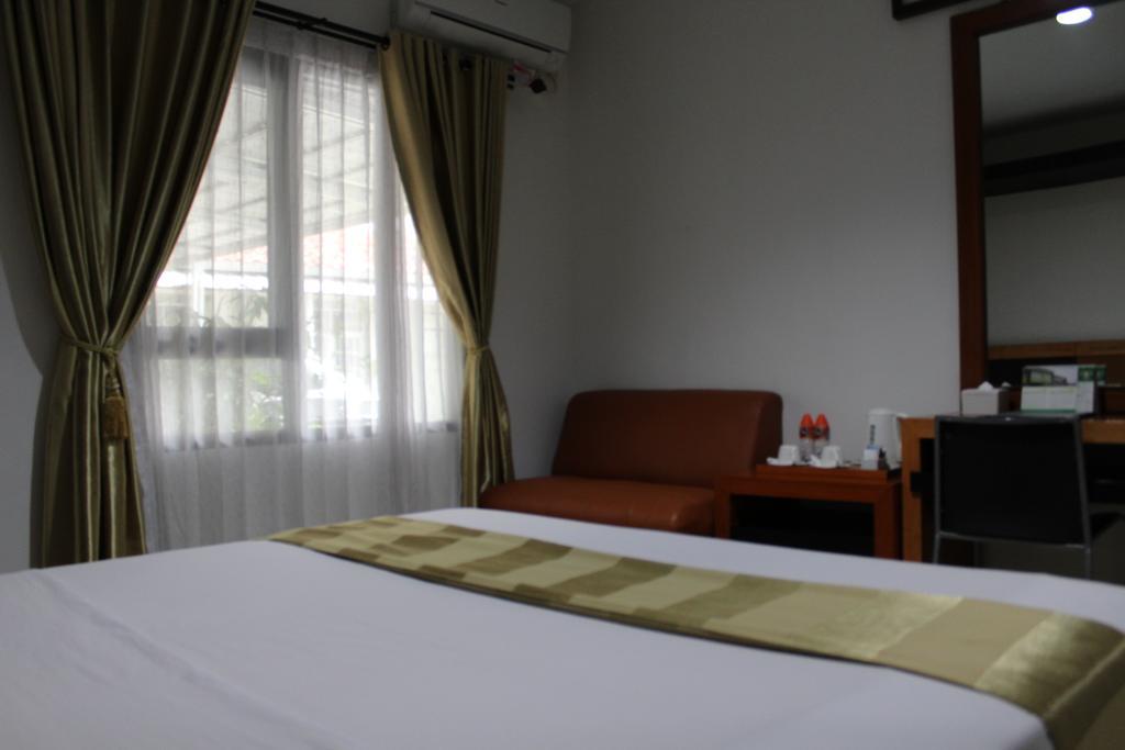 Hotel Grand Karawang Indah Eksteriør billede