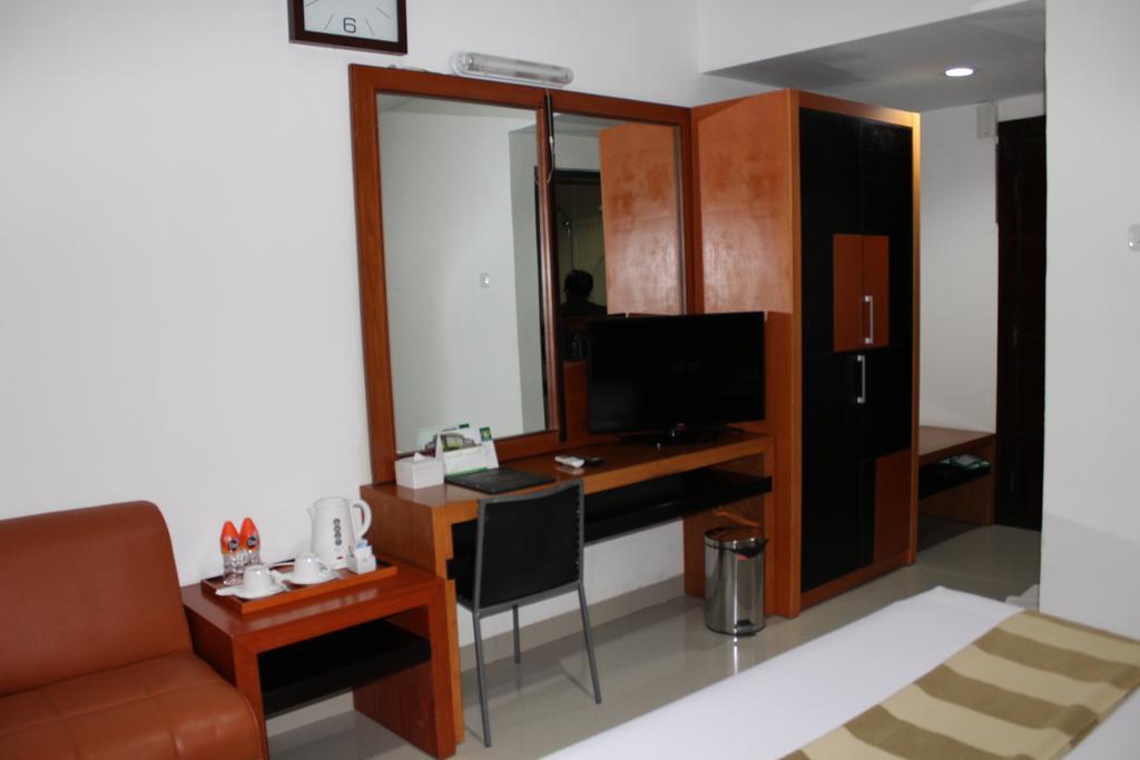 Hotel Grand Karawang Indah Eksteriør billede