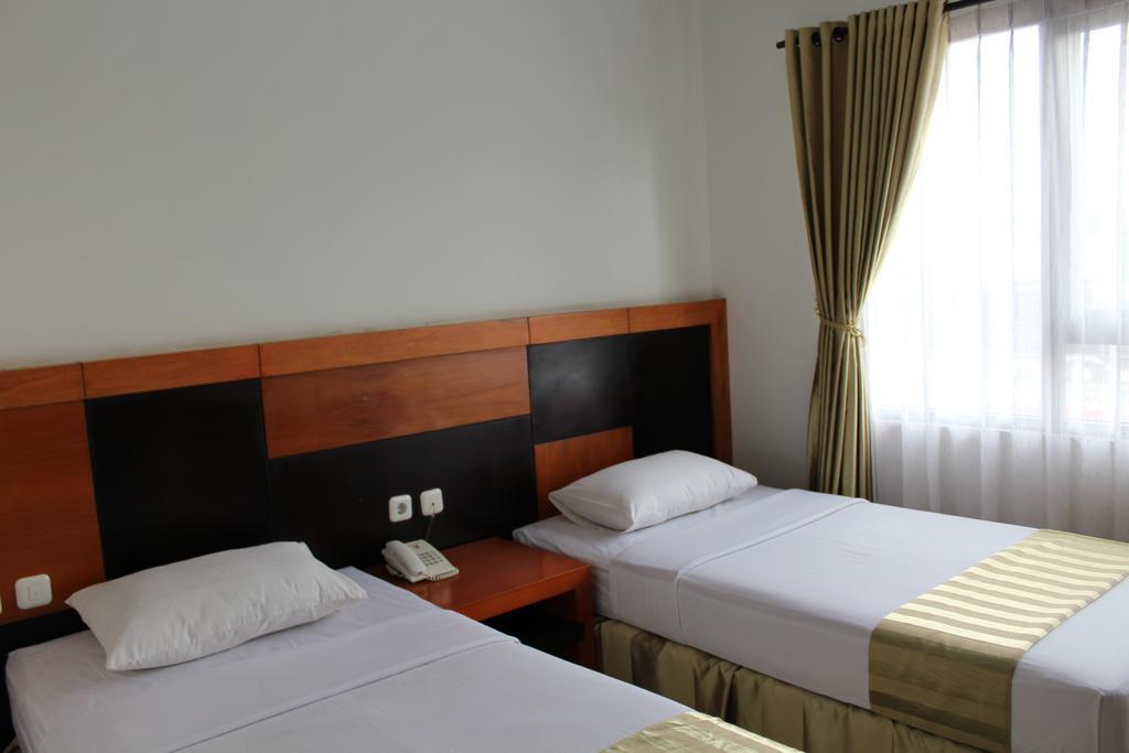 Hotel Grand Karawang Indah Eksteriør billede