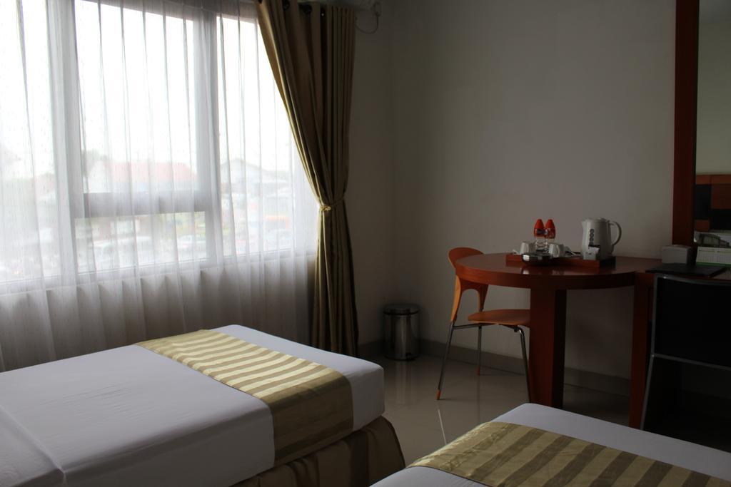 Hotel Grand Karawang Indah Eksteriør billede