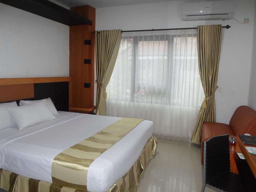 Hotel Grand Karawang Indah Værelse billede