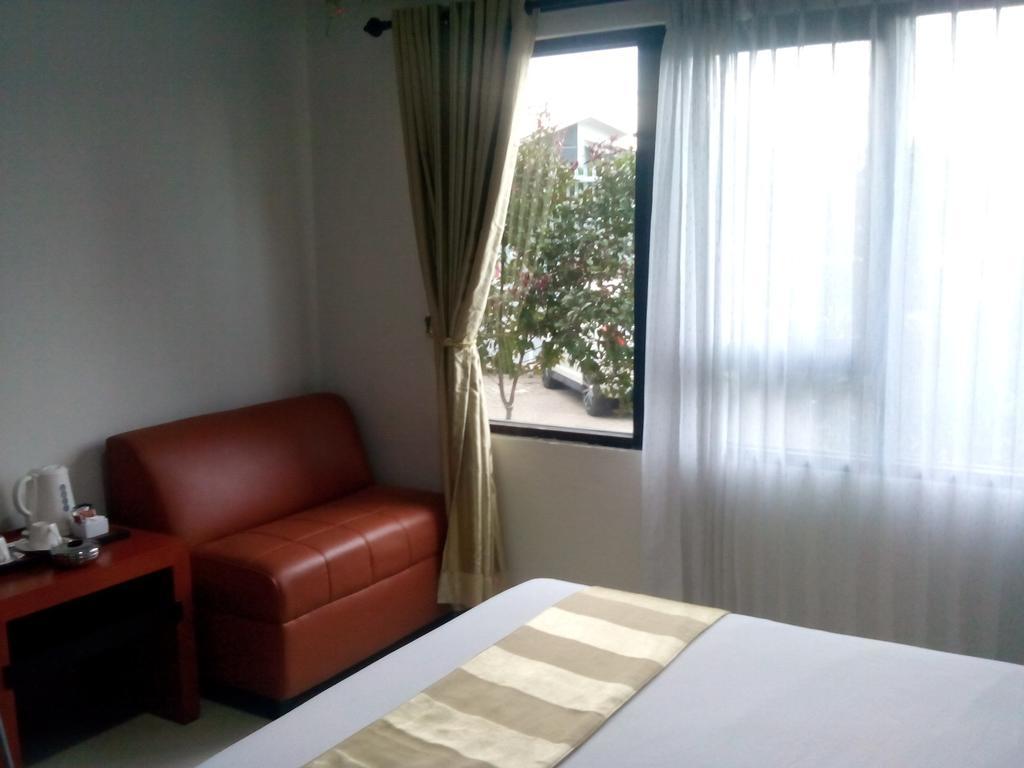 Hotel Grand Karawang Indah Værelse billede