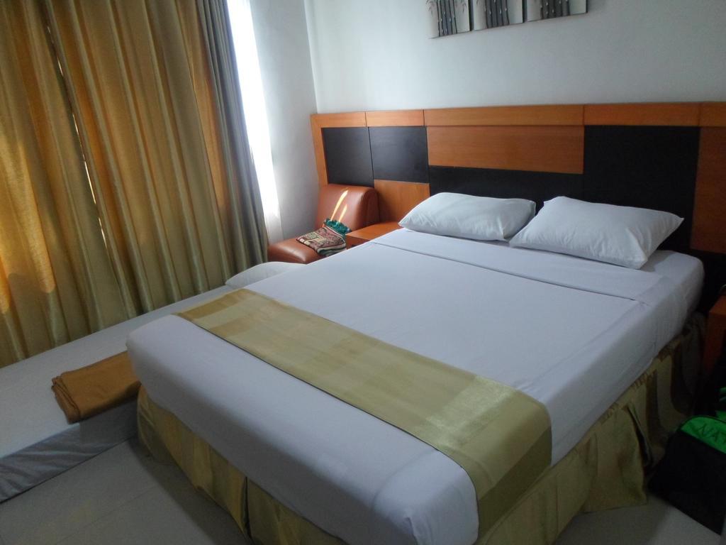 Hotel Grand Karawang Indah Værelse billede