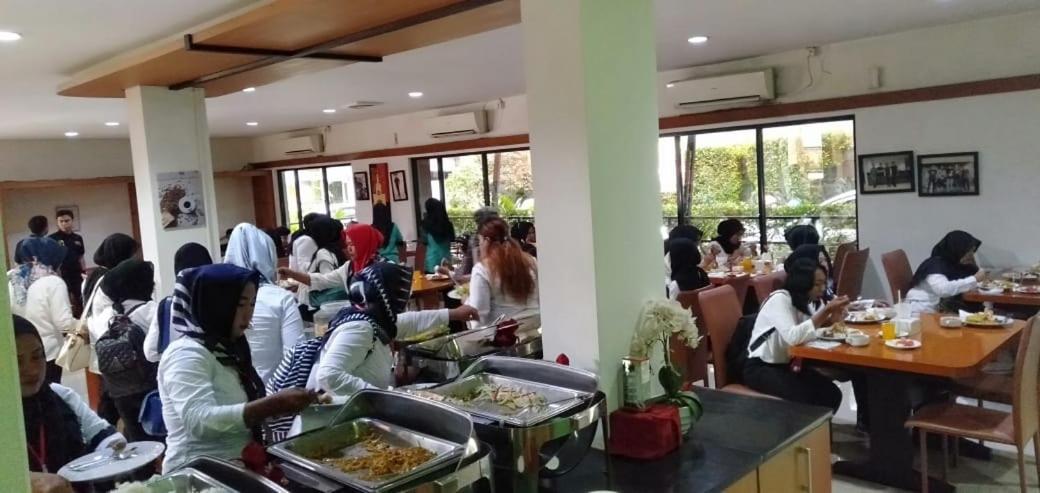 Hotel Grand Karawang Indah Eksteriør billede