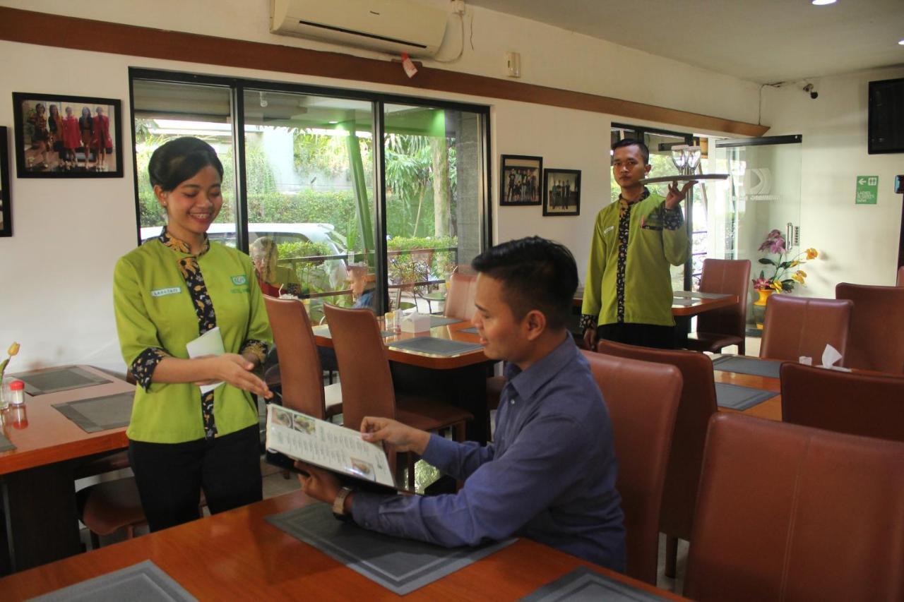 Hotel Grand Karawang Indah Eksteriør billede
